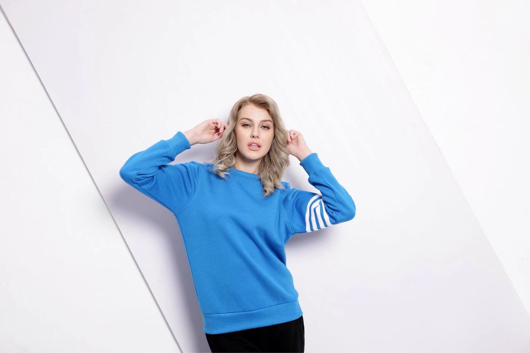 时尚圆领长袖班服（耀眼时尚）